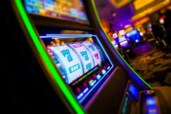 Weekly cashback credit notification on papa4d account showing amount and game contribution breakdown